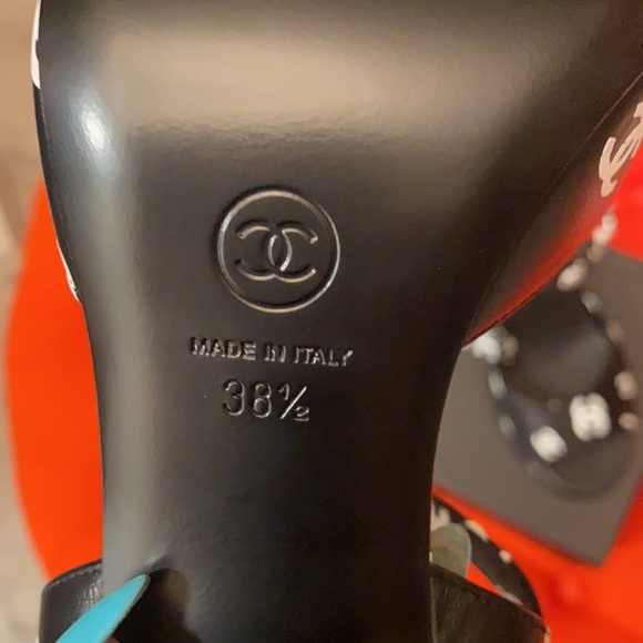 Chanel - Picture 13 of 16